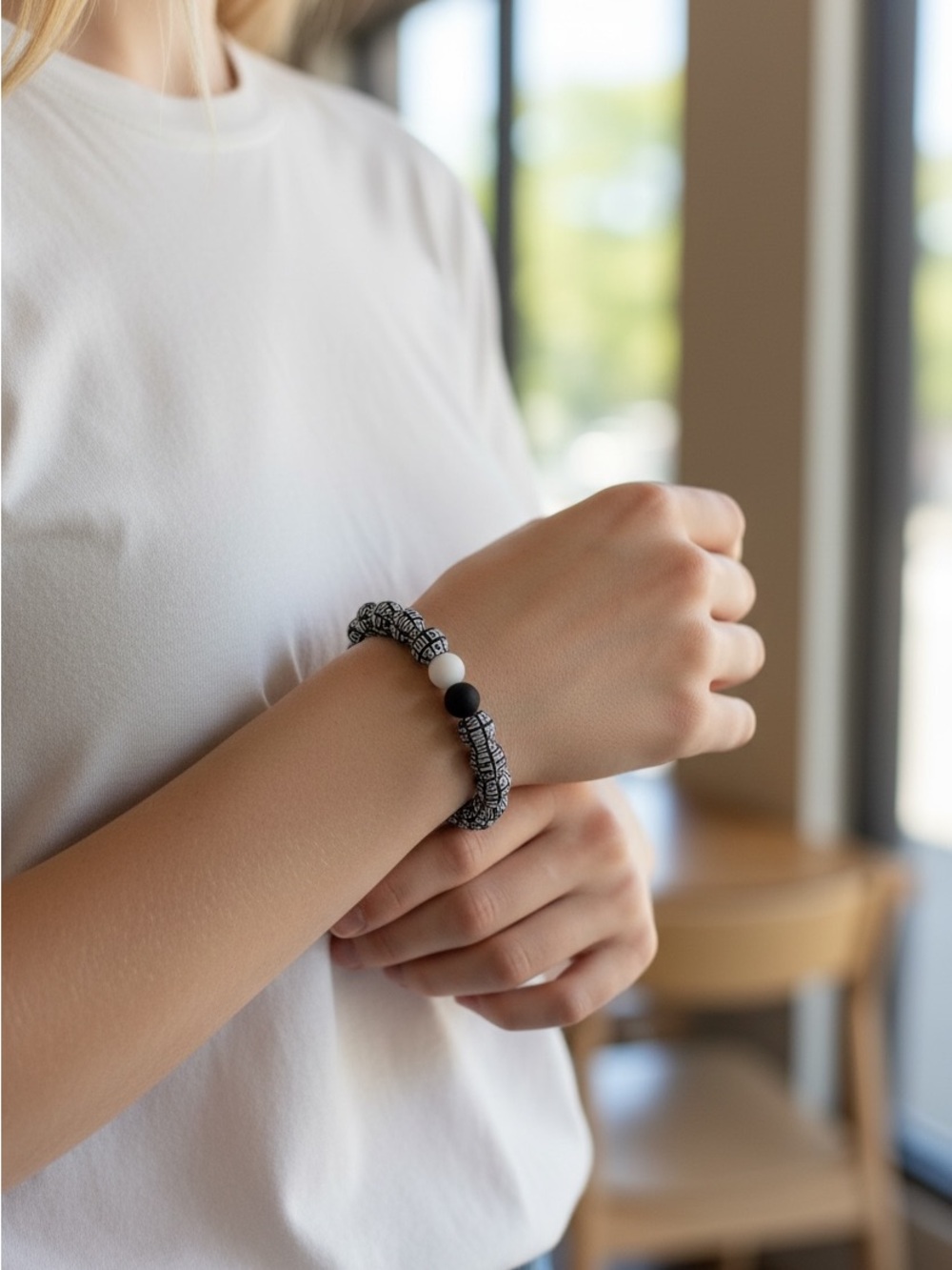 8/5 Handmade Black & White Beaded Bracelet